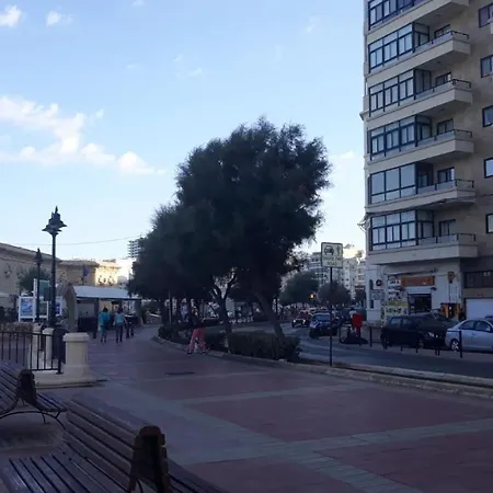 Апартаменты Milner Flats Слима